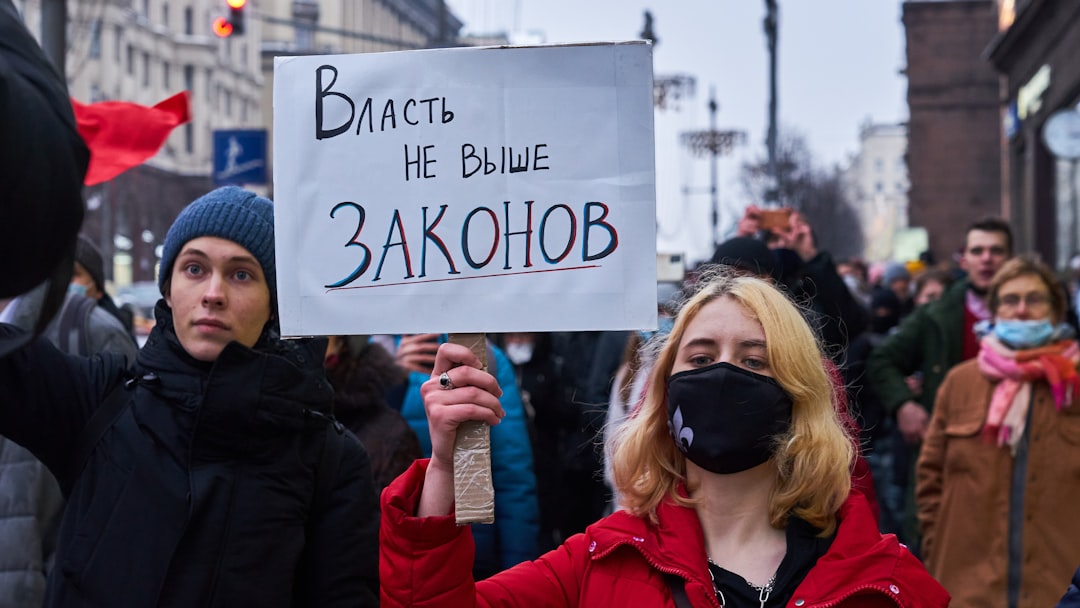 Иск против биржи о заморозке средств: Что делать, если средства заблокированы?